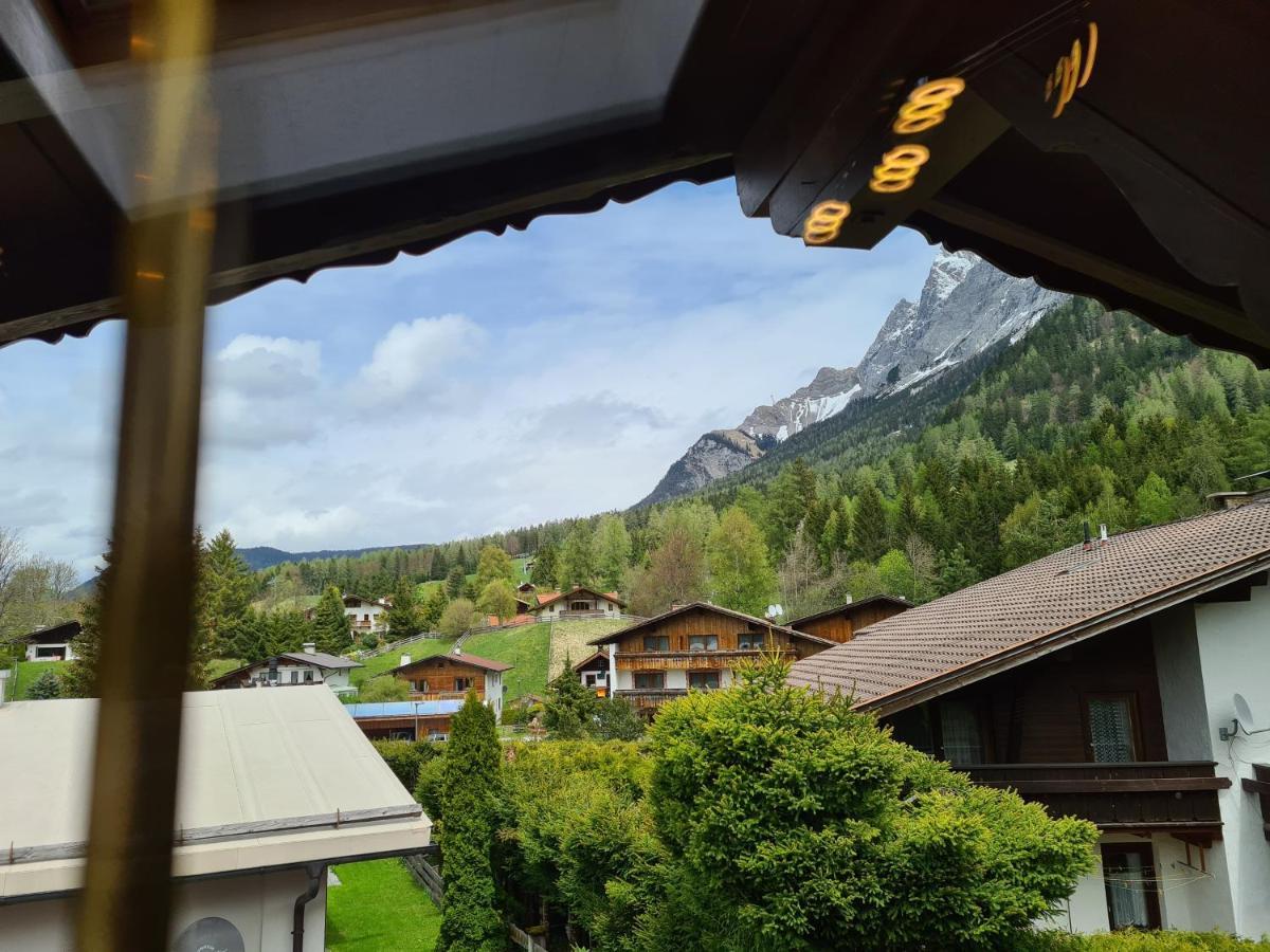 Apartmenthaus Larchenhof Ehrwald Exterior photo