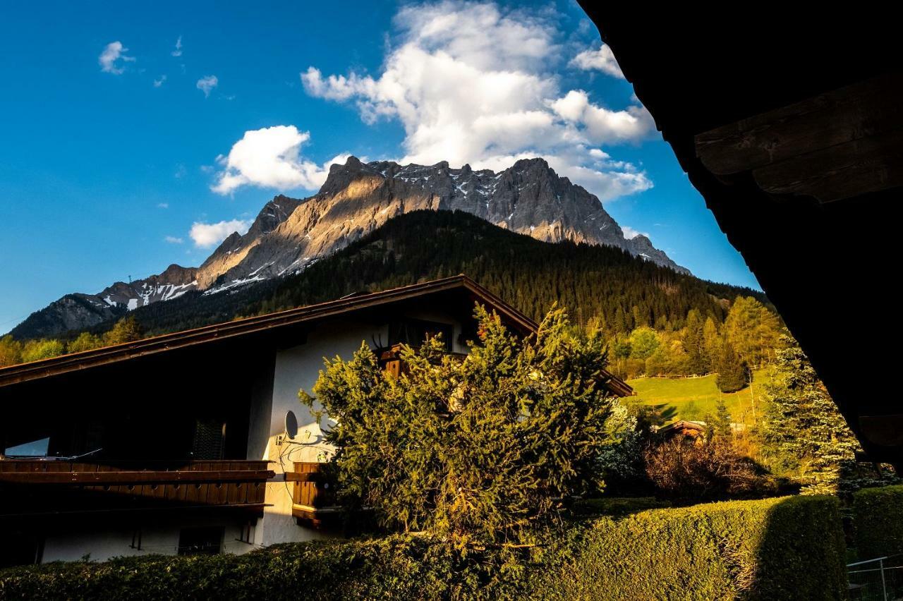 Apartmenthaus Larchenhof Ehrwald Exterior photo
