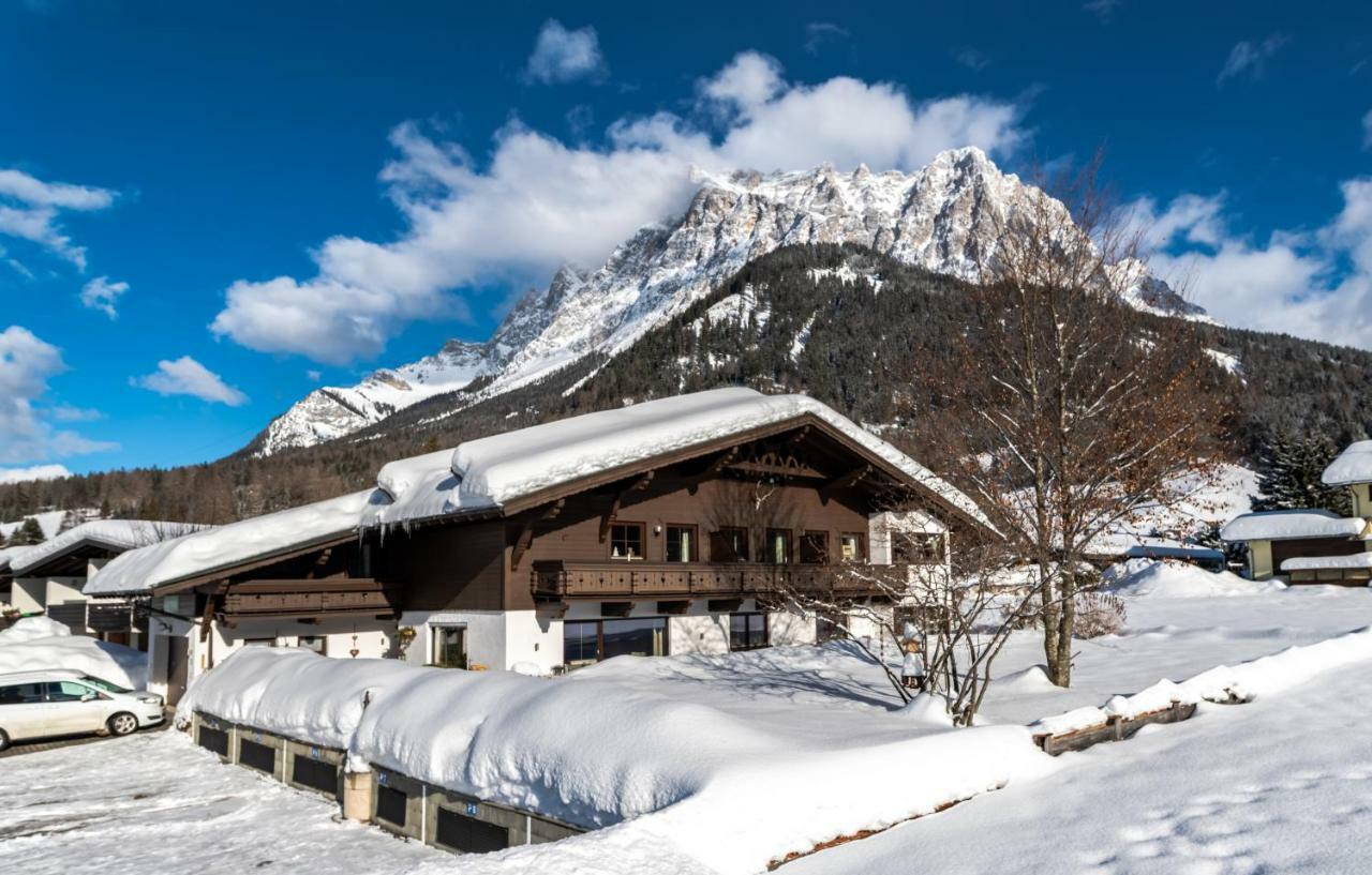 Apartmenthaus Larchenhof Ehrwald Exterior photo